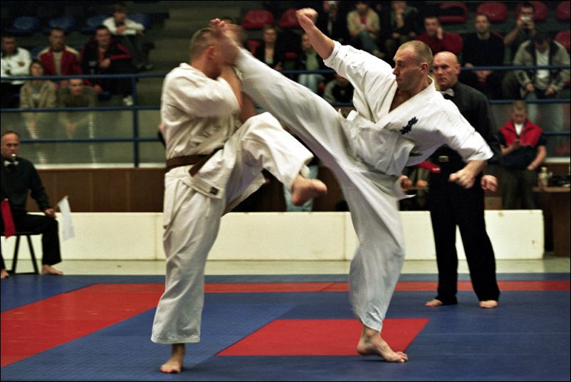 Micha³ Krzak<br>jodan-ushiro-mawashi-geri