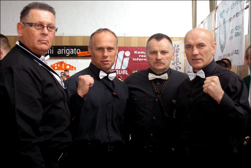 Sêdziowie: sensei: E.Urbañczyk<br>Z.Zieliñski,J.Wojciechowski i E.Dadzibug