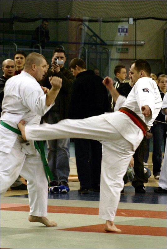 Kumite mê¿czyzn<br>chudan-mawashi-geri