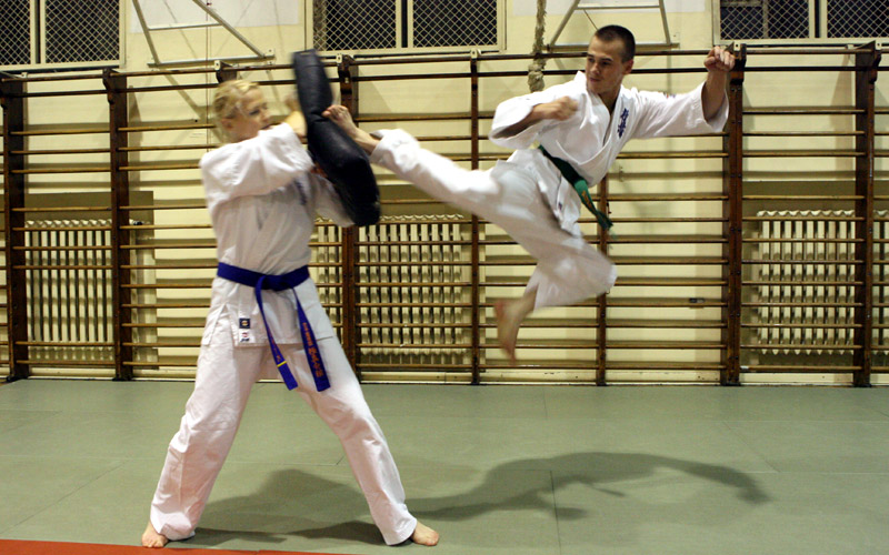Tobi-ushiro-geri