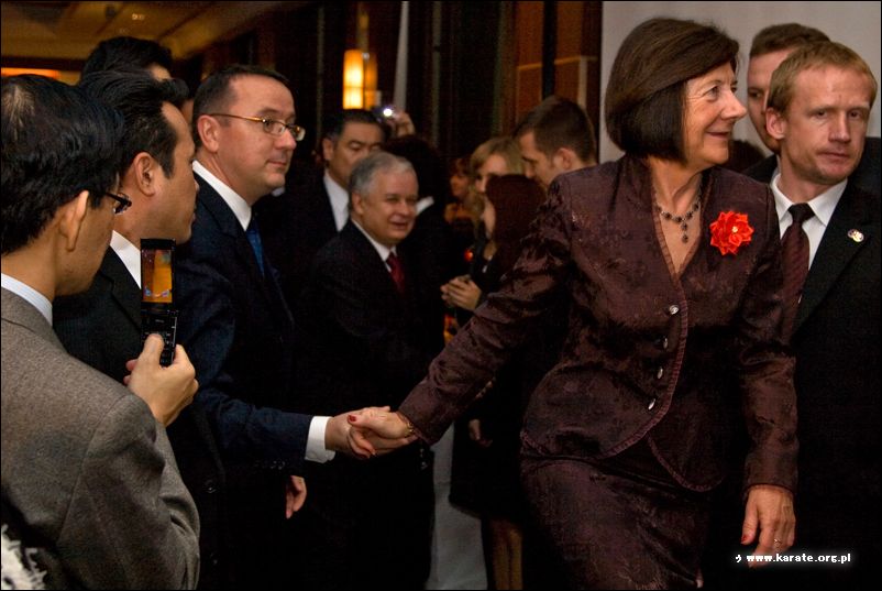Prezydent wita sie z goscmi