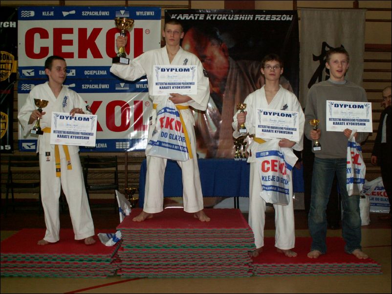 Junior młodszy lekki kontakt -60 kg